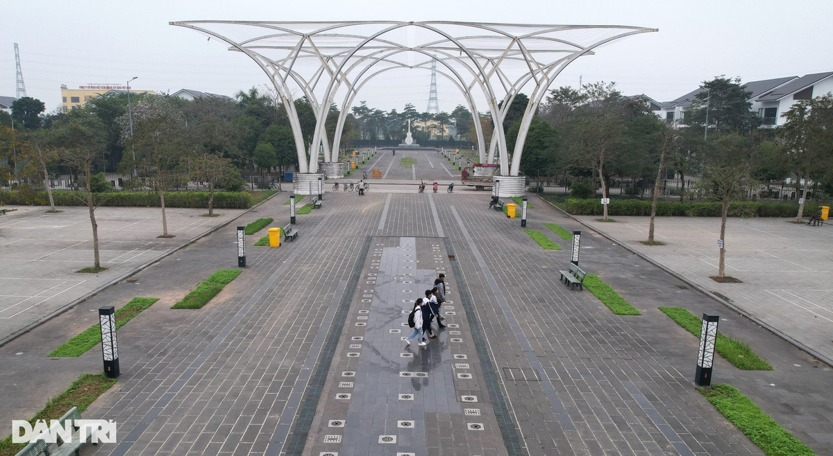 Khu vực "dây đàn" được thiết kế thành đường đi bộ, có tượng cây đàn guitar ở quảng trường. Trong năm 2024, ngoài việc đưa vào vận hành hai công viên là Thiên văn học và công viên Âm nhạc Đô Nghĩa, quận Hà Đông tiếp tục tiến hành các bước để làm thủ tục đầu tư Khu công viên văn hóa - vui chơi giải trí, thể thao của quận theo kế hoạch đã được UBND TP Hà Nội phê duyệt.