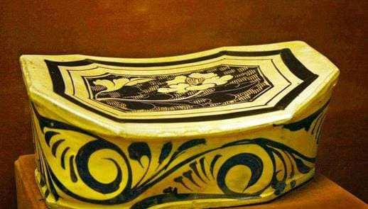 Tại sao gối cổ xưa làm bằng sứ và gỗ, cao và rất cứng?CC25 - Hình 2 Tai sao goi co xua lam bang su va go, cao va rat cung?CC25-Hinh-2