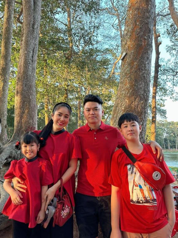 Le Phuong do khoc do cuoi vi man an noi cua con gai