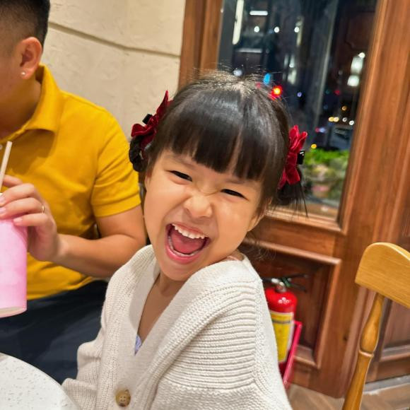 Le Phuong do khoc do cuoi vi man an noi cua con gai-Hinh-3