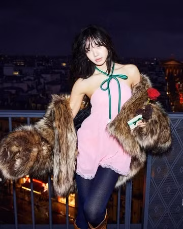 Lisa sau on ao bieu dien show 19+ o quan bar thoat y-Hinh-3