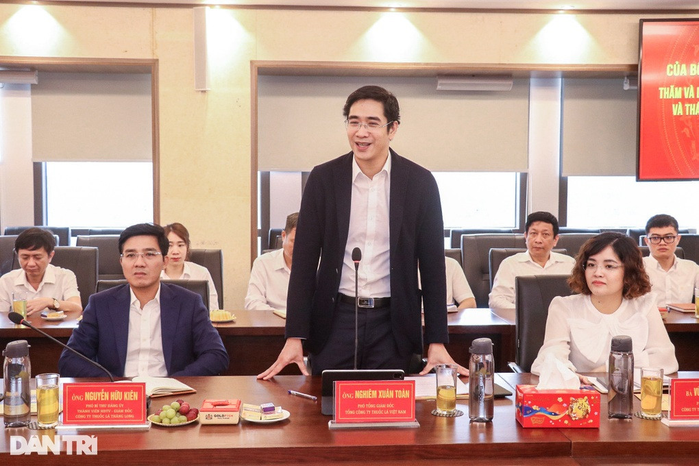 Cong nhan cong ty thuoc la thu nhap 29 trieu dong/thang-Hinh-3