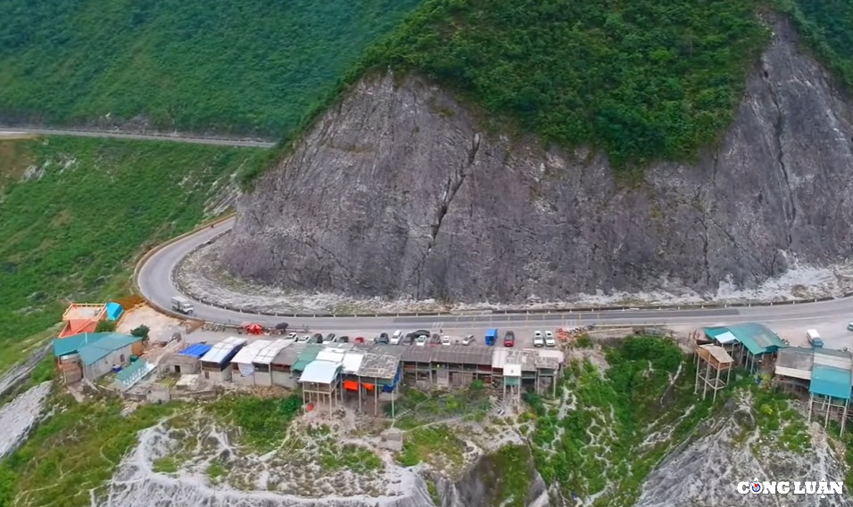 Kham pha Deo Da Trang, noi nhu tuyet phu quanh nam tai Hoa Binh