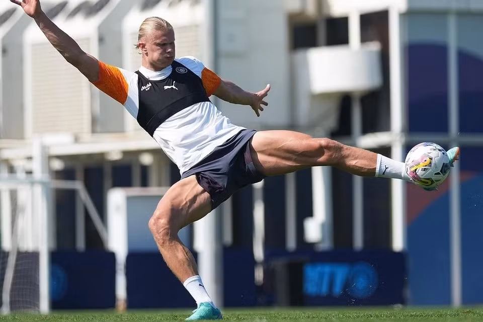 Co dui cua Erling Haaland gay soc