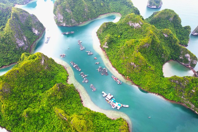 Lang chai co dep nhat o vinh Ha Long tam dung don khach