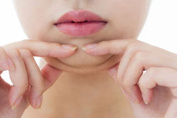 Phu nu co 4 cho tuong trung Tai - Loc - Phuc, ca doi sung tuc