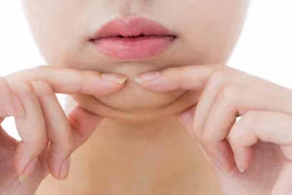 Phu nu co 4 cho tuong trung Tai - Loc - Phuc, ca doi sung tuc