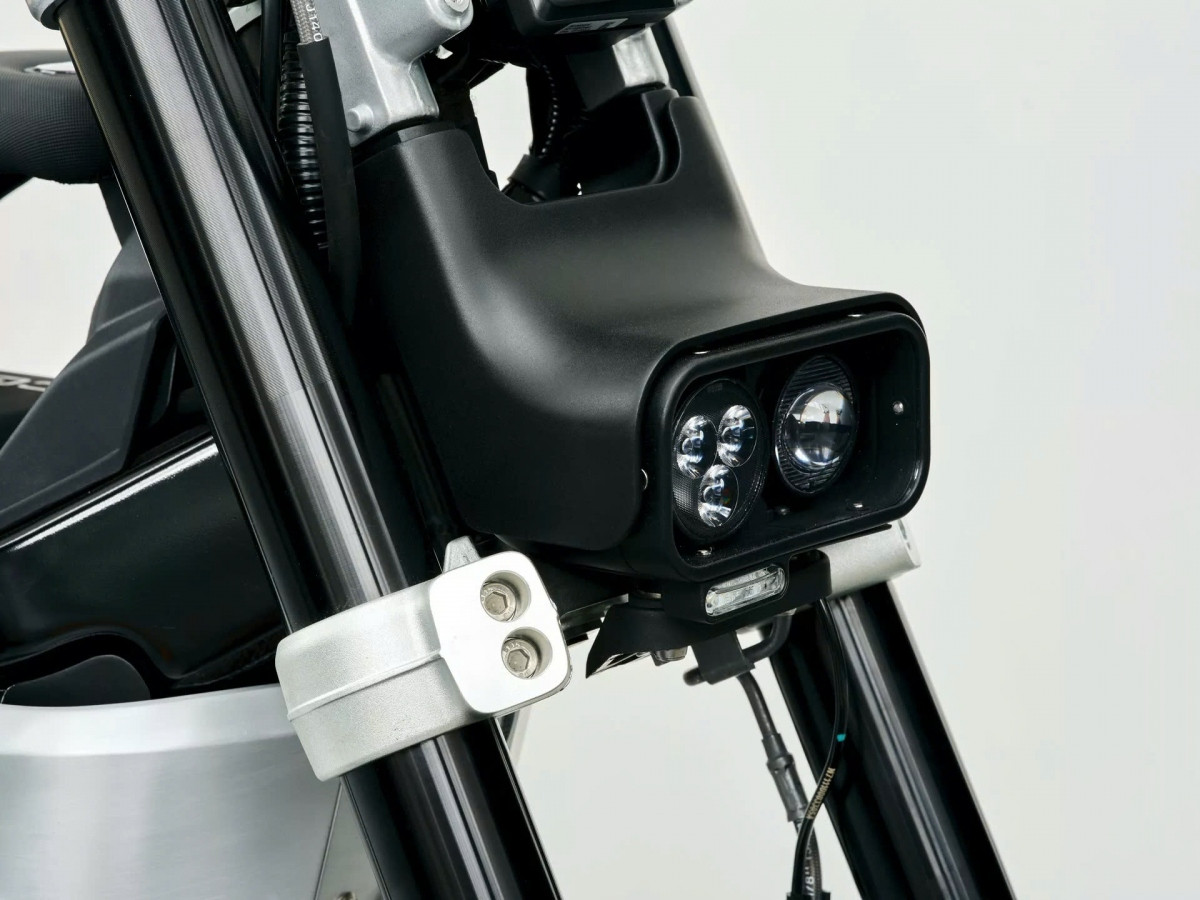 Mẫu xe ý tưởng này sở hữu hai bộ pin 1,96 kWh có thể tháo rời cũng như một động cơ điện tạo ra mô-men xoắn 15 mã lực và 55 Nm