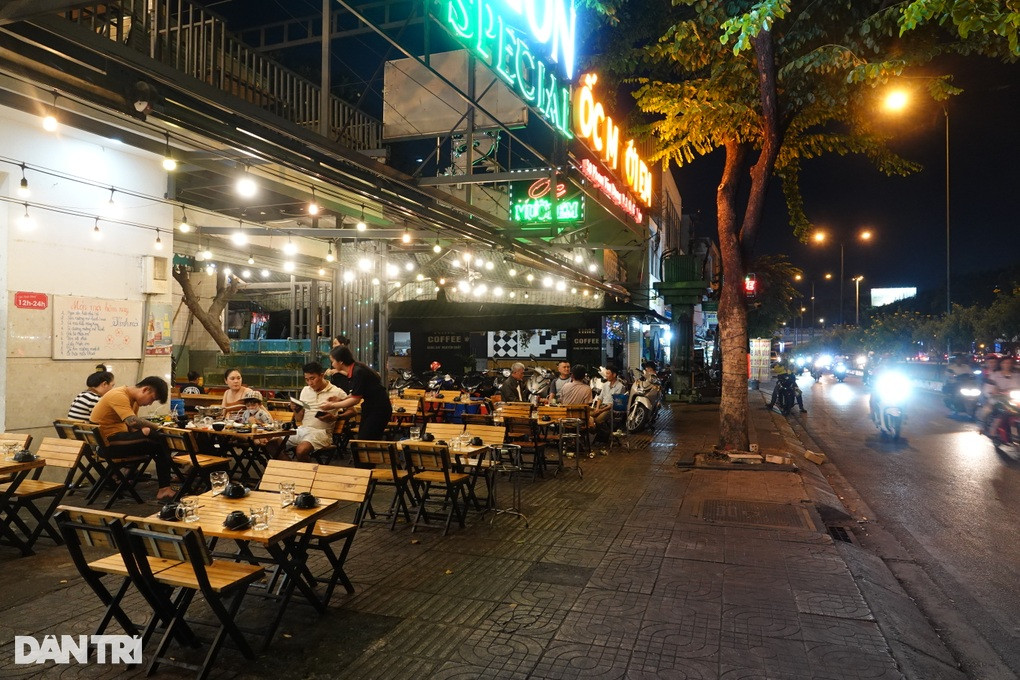 Quan nhau e veu: Chu xoay cach dua khach ve cuu quan-Hinh-2