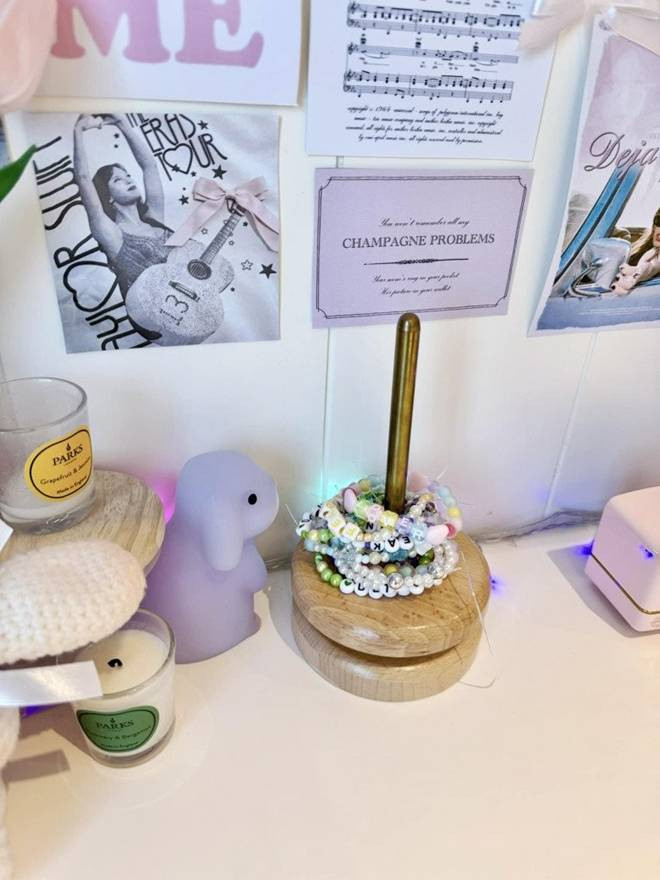 Can phong mau hong sieu ngan nap cua con gai MC Diep Chi-Hinh-16