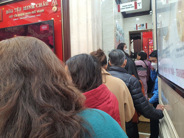 Gia vang len muc cao nhat lich su, nen mua vao hay ban ra?-Hinh-3