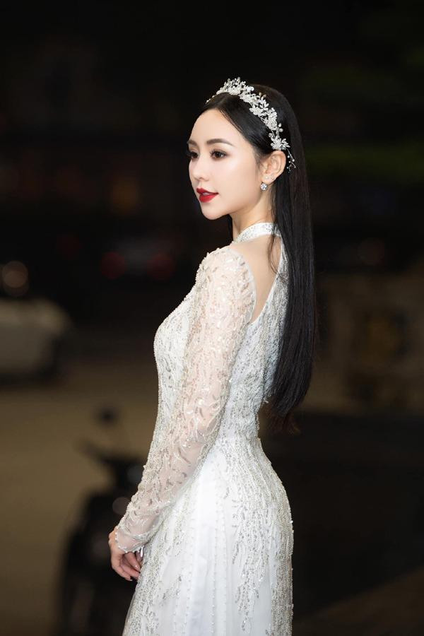 tuổi 29, Quỳnh Kool giữ được sắc vóc gợi cảm và săn chắc. Mỗi lần, nữ diễn viên tung ảnh lên trên trang cá nhân, dân tình không khỏi xuýt xoa, ngạc nhiên đến ngưỡng mộ.