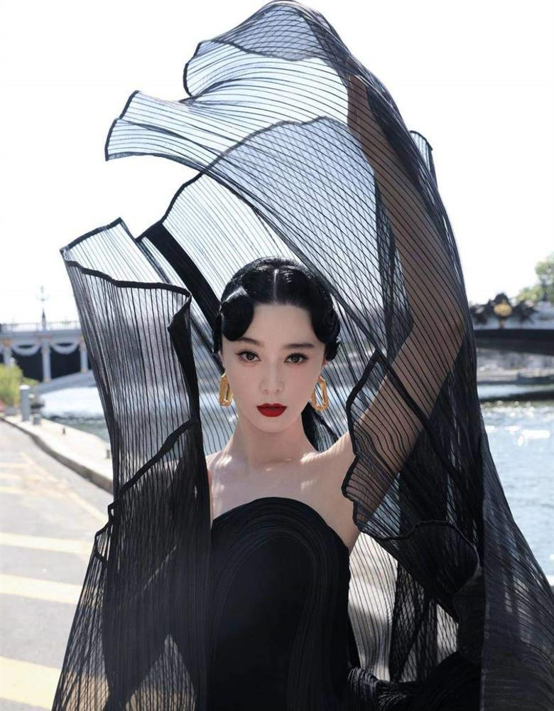 Pham Bang Bang xuat hien voi guong mat sam nam lao hoa-Hinh-7