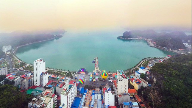 Hao hung voi khinh khi cau ruc ro, ngam dao Cat Ba