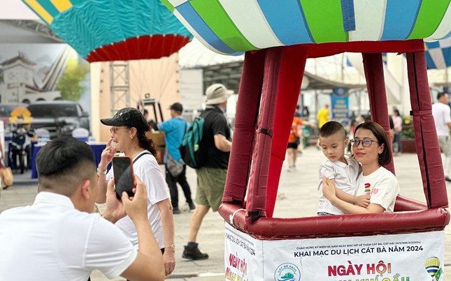 Hao hung voi khinh khi cau ruc ro, ngam dao Cat Ba-Hinh-7