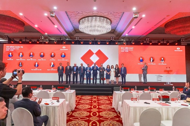 Thu nhap sep lon ngan hang: Co chu tich nhan 10 ty dong/nam-Hinh-4