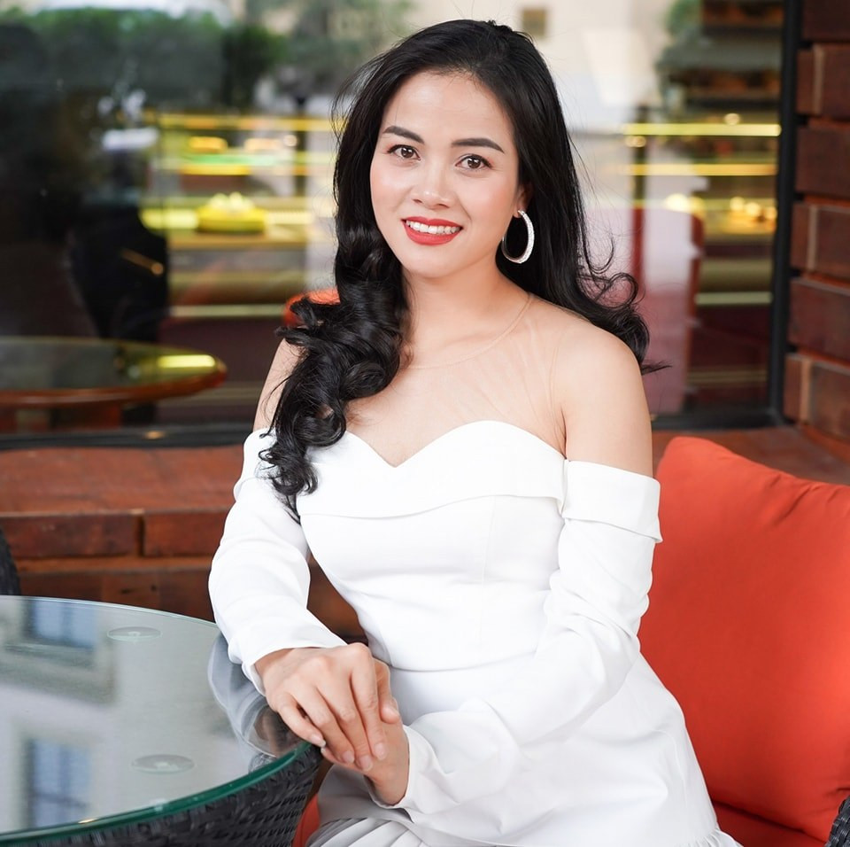 “Ba co chong dang ghet nhat” man anh Viet duoc phong tang NSUT la ai?