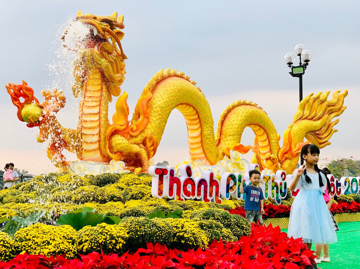 Cho tet Binh Duong, dan tinh chup hinh chau quat hinh rong YAHOO 25-Hinh-11