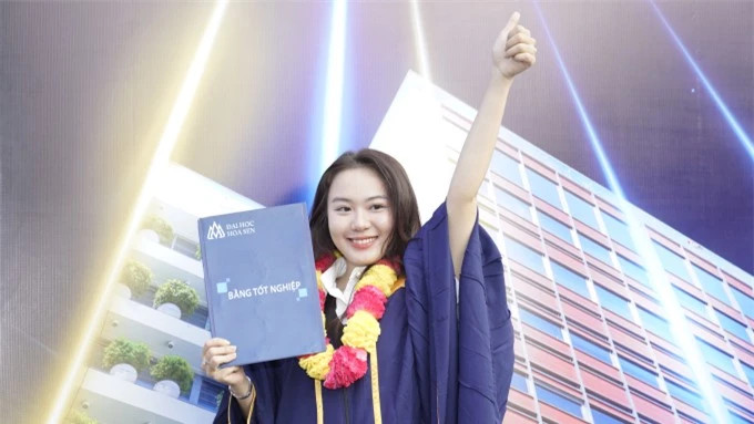 Dàn trai xinh gái đẹp tại lễ tốt nghiệp trường ĐH Hoa Sen ảnh 2