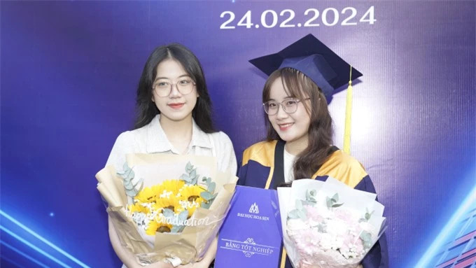 Dàn trai xinh gái đẹp tại lễ tốt nghiệp trường ĐH Hoa Sen ảnh 1