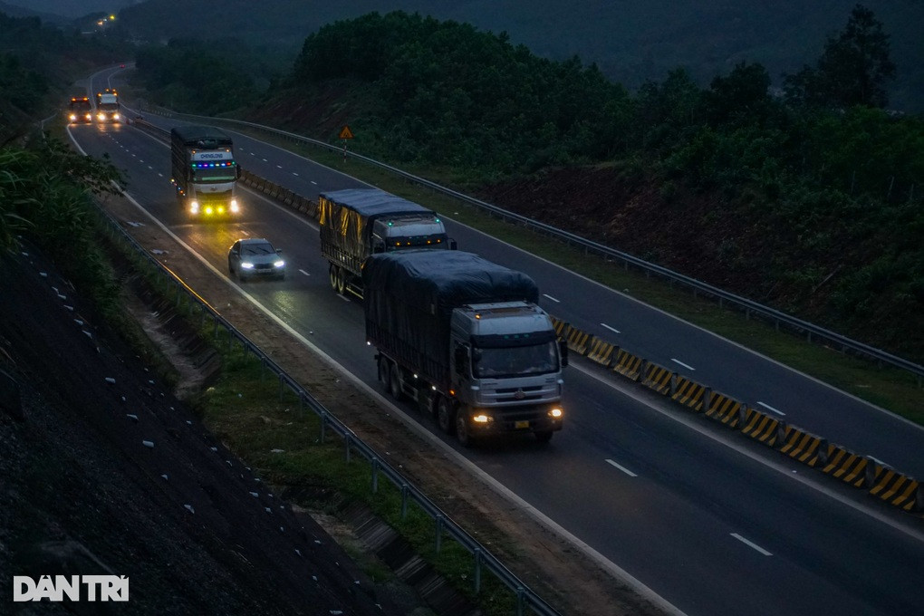 Tai xe chia se “noi so” khi di tren cao toc Cam Lo - La Son-Hinh-4