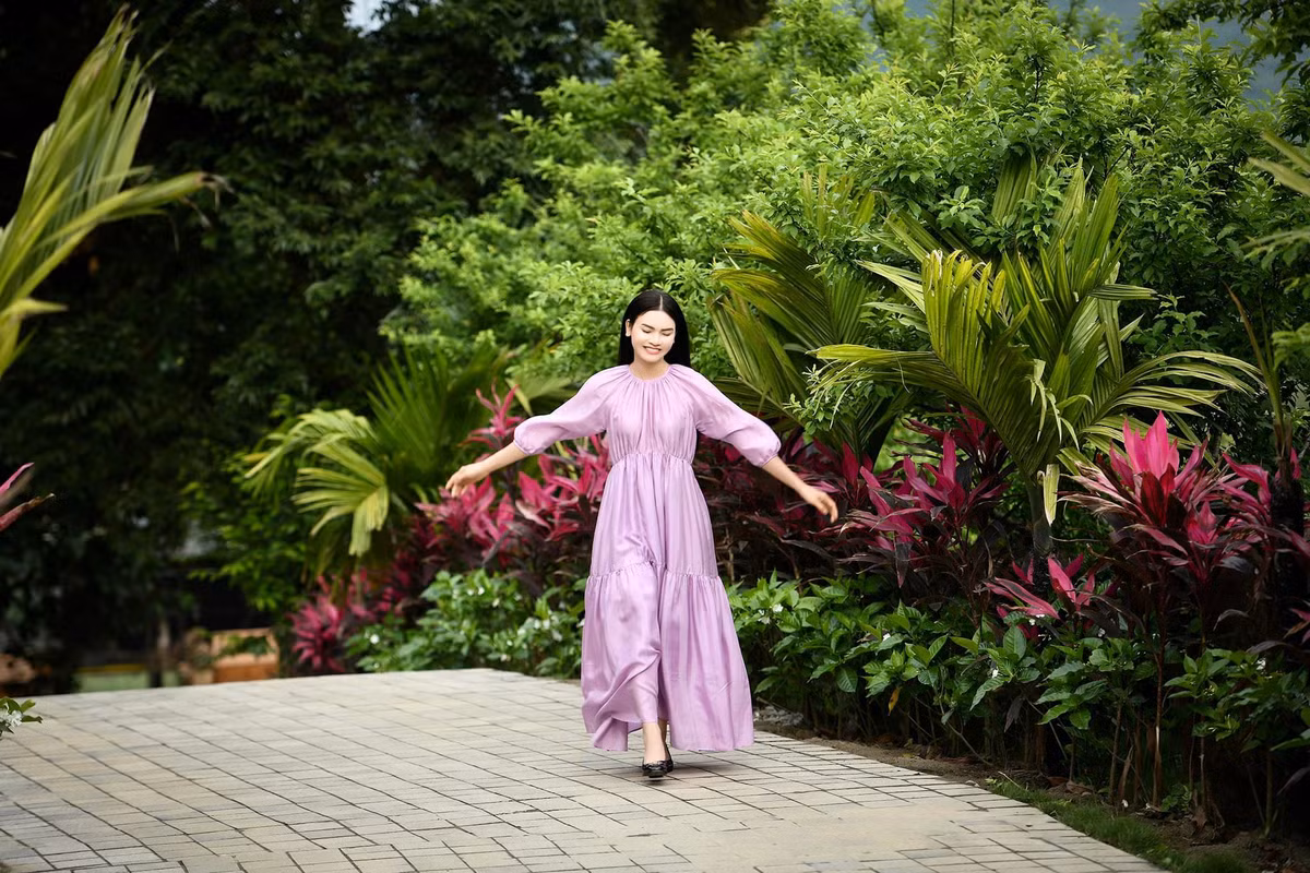 Khi nghe si “bat trend” bo pho ve que… lam nong dan-Hinh-4