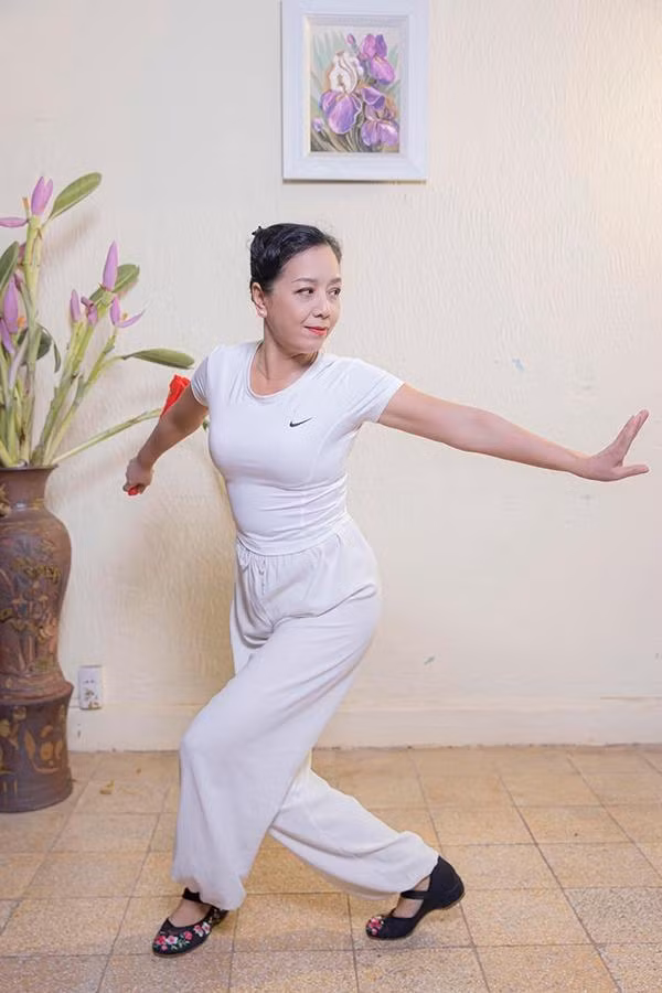 NSUT Chieu Xuan tuoi huu vien man ben chong nhac si tai hoa-Hinh-6