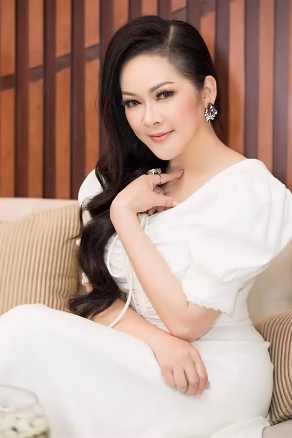 Nu nghe si tai sac dong bolero doi thuc ra sao o tuoi U60?-Hinh-7