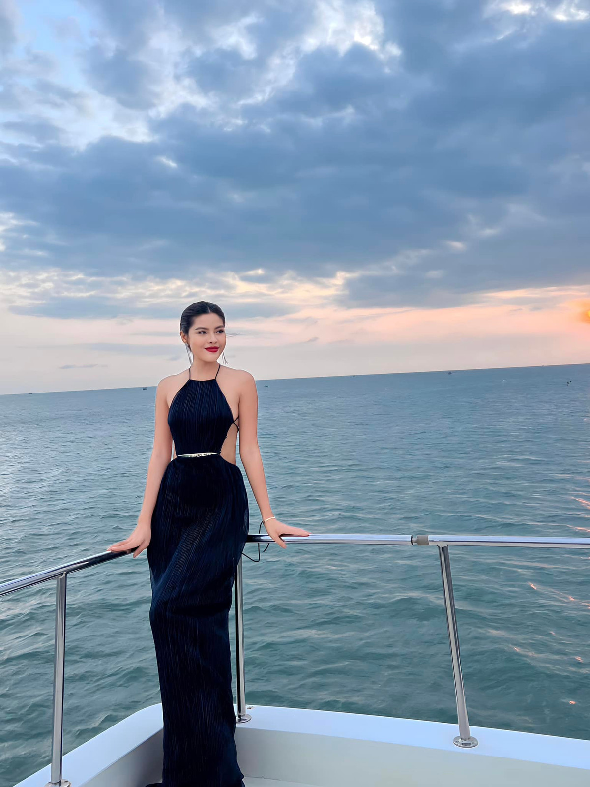 Á hậu ủng hộ các bạn nữ làm “Sugar Baby” tiếp tục gây tranh cãi - Hình 8 A hau ung ho cac ban nu lam “Sugar Baby” tiep tuc gay tranh cai-Hinh-8