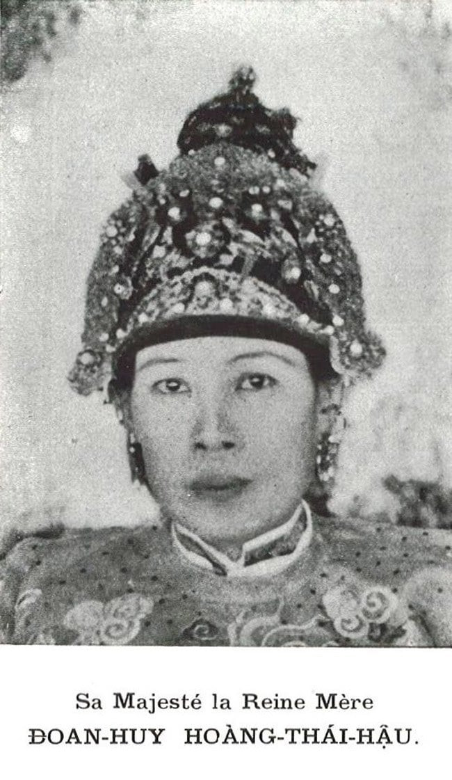 Bà Hoàng quyền lực nhất, sống qua 10/13 đời vua Nguyễn là ai? - Hình 3 Ba Hoang quyen luc nhat, song qua 10/13 doi vua Nguyen la ai?-Hinh-3