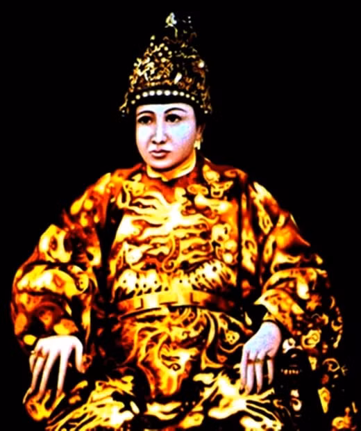 Ba Hoang quyen luc nhat, song qua 10/13 doi vua Nguyen la ai?-Hinh-2