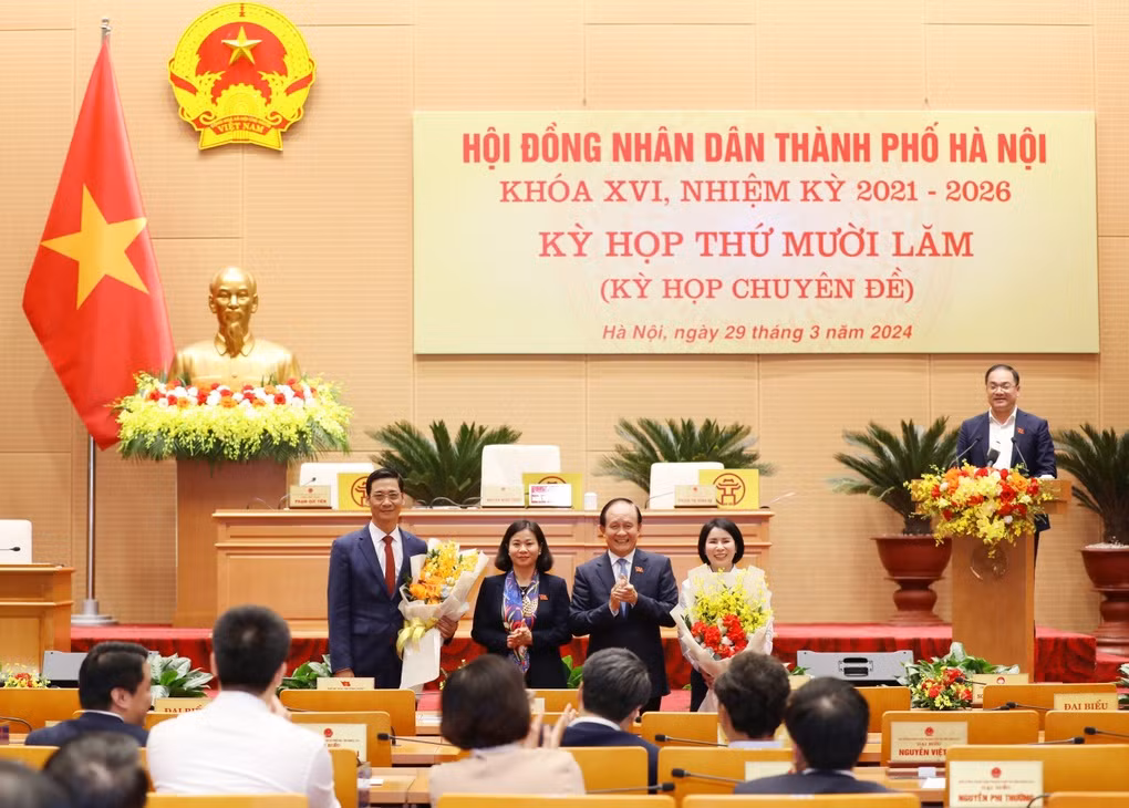 Ba Tran Thi Nhi Ha thoi nhiem vu dai bieu HDND TP Ha Noi
