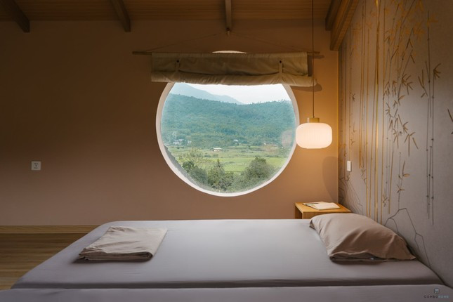 Mikan Village được Combo House lấy cảm hứng từ lối kiến trúc Nhật Bản truyền thống nhưng không bảo thủ áp đặt mà linh hoạt kết hợp với kiến trúc hiện đại để từ đó nâng cao chất lượng cuộc sống cho gia chủ, biến nơi đây thành nơi nghỉ dưỡng hoàn hảo giữa không gian yên bình của vùng núi Ba Vì.