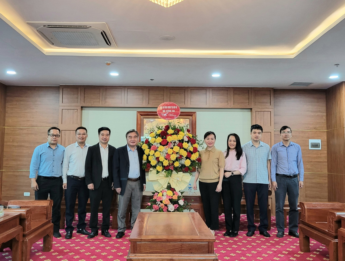 Cuc An ninh chinh tri noi bo chuc mung VUSTA 41 nam thanh lap