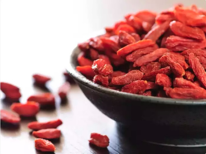 Quả mọng: Quả mọng có lượng đường tương đối thấp so với các loại trái cây khác và có nhiều chất xơ, chất chống oxy hóa và vitamin. Chúng là một lựa chọn ngon miệng và lành mạnh cho bệnh nhân tiểu đường.