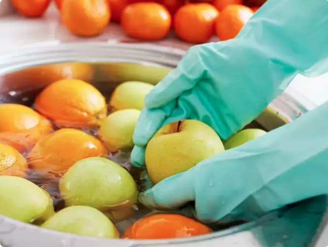 Chất xơ làm chậm quá trình hấp thụ đường vào máu, ngăn ngừa mức đường huyết tăng đột biến sau bữa ăn và thúc đẩy mức đường huyết ổn định hơn theo thời gian. Bằng cách cải thiện độ nhạy insulin, chất xơ giúp cơ thể sử dụng insulin hiệu quả hơn, giảm nhu cầu sản xuất insulin dư thừa.