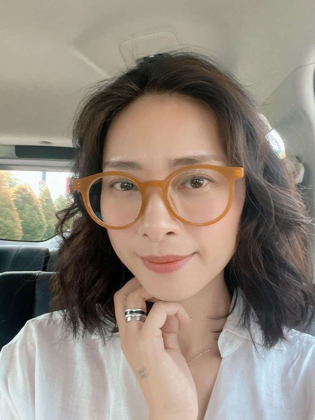 Trên trang cá nhân, người đẹp thường chia sẻ nhiều bức ảnh mặt mộc, không phụ thuộc son phấn. Chia sẻ về bí quyết giữ nhan sắc, Ngô Thanh Vân từng cho biết cô coi trọng tinh thần lạc quan, tích cực.