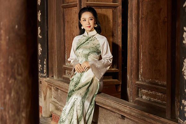 Bí quyết của người đẹp tuổi Thìn chính là ăn uống heathy, uống nhiều nước và tập thể dục. Cách đây ít năm khi nói về bộ môn thể dục yêu thích của mình, cô kể: "Bộ môn thể dục yêu thích của tôi là chạy và bơi lội, tuy nhiên rất khó để tập hai bộ môn này trong mùa dịch. Tôi thuộc tuýp người thích tập thể dục ở ngoài trời để gần gũi hơn với thiên nhiên chứ không thích tập thể dục trong nhà".