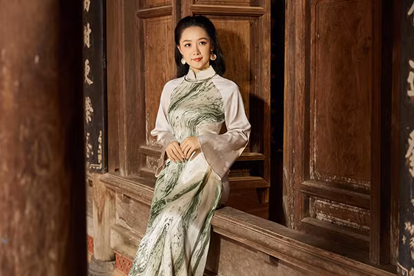 Bí quyết của người đẹp tuổi Thìn chính là ăn uống heathy, uống nhiều nước và tập thể dục. Cách đây ít năm khi nói về bộ môn thể dục yêu thích của mình, cô kể: "Bộ môn thể dục yêu thích của tôi là chạy và bơi lội, tuy nhiên rất khó để tập hai bộ môn này trong mùa dịch. Tôi thuộc tuýp người thích tập thể dục ở ngoài trời để gần gũi hơn với thiên nhiên chứ không thích tập thể dục trong nhà".