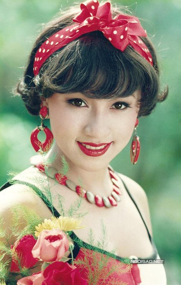 Doi thuc vien man cua nu ca si goi cam trong lang nhac bolero