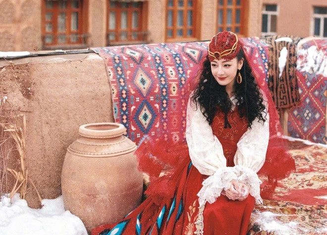 Tiết mục của Địch Lệ Nhiệt Ba đạt mức rating cao nhất tại thời điểm phát sóng là 30,3843%. Nữ diễn viên cũng nhanh chóng trở thành từ khóa hot nhất mạng xã hội với hơn 100 triệu lượt đọc.