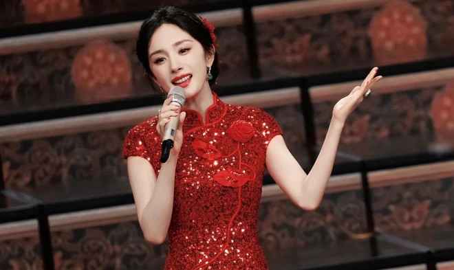 Dương Mịch cũng tham gia hai tiết mục liên tiếp và có một đoạn phỏng vấn kéo dài 16 phút với hai MC của đài CCTV. Nữ diễn viên xuất hiện xinh đẹp, cuốn hút trong trang phục màu đỏ. Năm 2023, Dương Mịch quyết tâm cải thiện diễn xuất để lấy lại tình cảm của khán giả sau nhiều bộ phim thất bại.