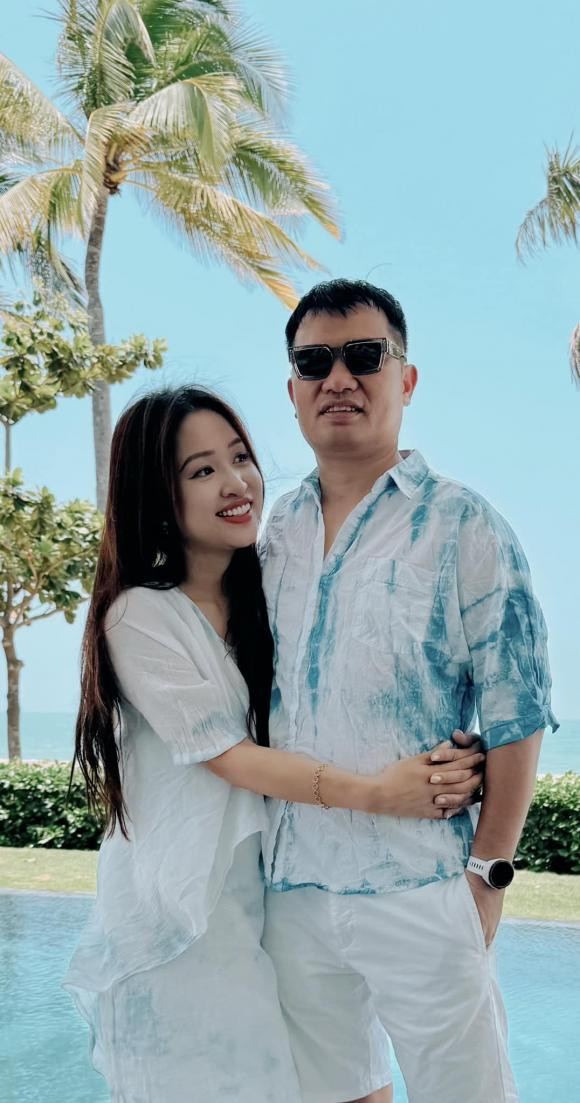 Van Hugo hiem hoi khoe hai con rieng cua chong-Hinh-3