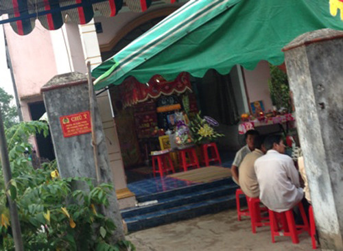 Gia đình lo hậu sự cho bà Lý Thị Ngà.