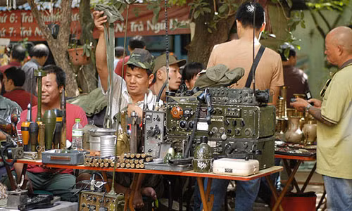 Một phiên chợ xưa tại Hoàng Hoa Thám.