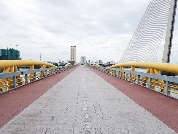 Thi diem khai thac du lich ve dem, cau Nguyen Van Troi co gi?-Hinh-2