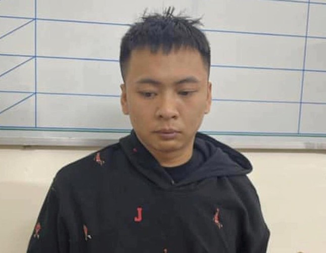 Nga ngua voi chan dung 'hot girl' ban hang hieu