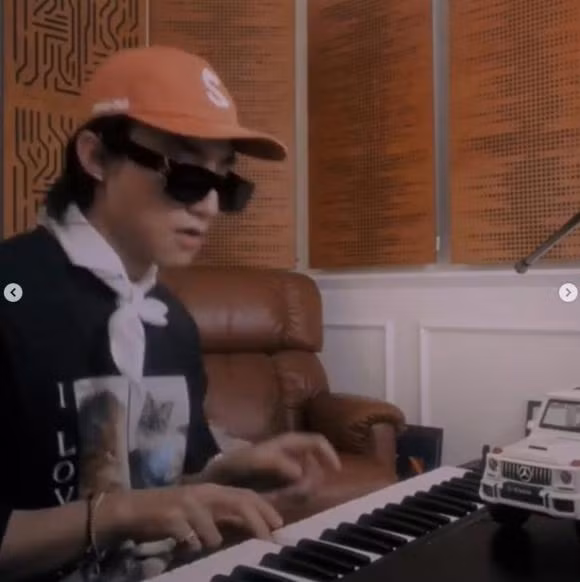 Hải Tú và Sơn Tùng từng bị soi bằng chứng hẹn hò với đối phương. Cụ thể, khi Sơn Tùng đăng tải một đoạn clip ghi lại cảnh đi ăn. Trùng hợp thay, Hải Tú cũng đã đăng tải món ăn hệt như trong đoạn clip được giọng ca gốc Thái Bình đăng tải. Điều này khiến nhiều người cho rằng Hải Tú và Sơn Tùng đã có dịp hẹn hò cùng nhau.