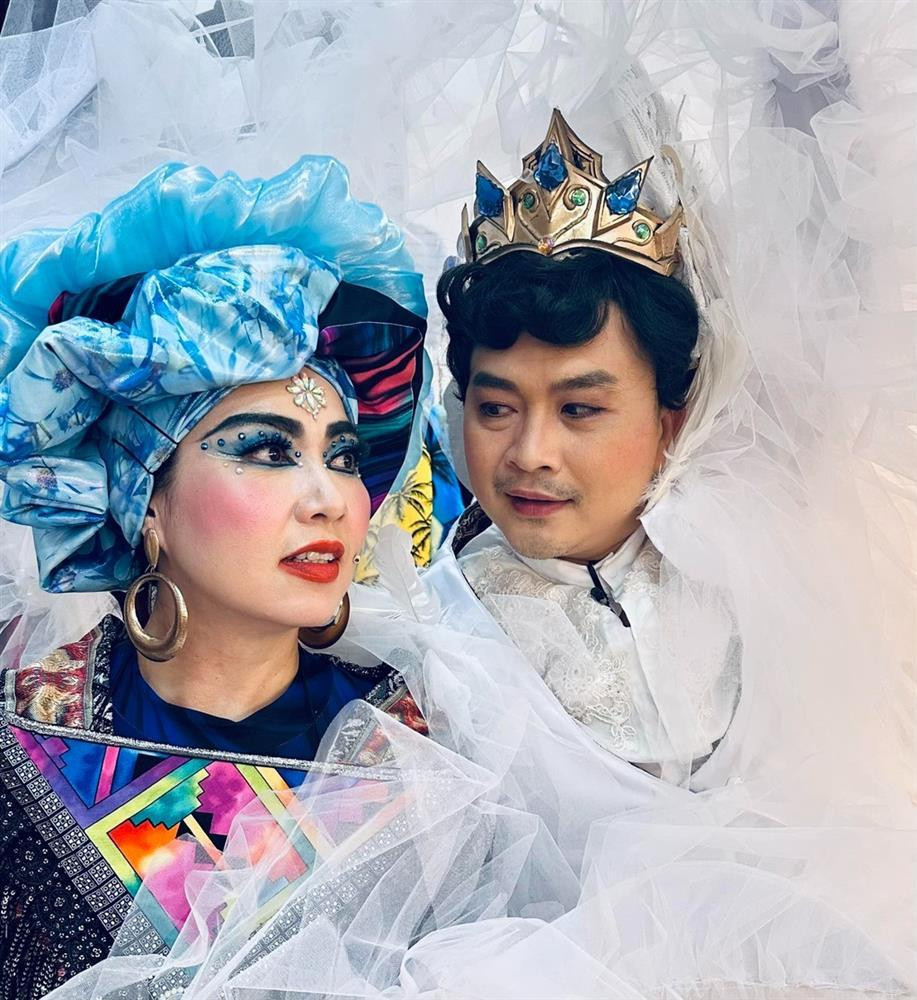 Nếu không có chồng, không có gia đình, sẽ không có một Lê Khánh toàn tâm toàn ý trong công việc như thế", nữ diễn viên bộc bạch.