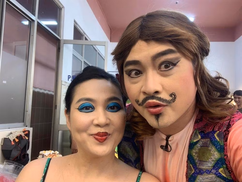 Hiện tại, Lê Khánh và chồng cùng theo đuổi nghiệp diễn, đồng thời hoạt động thêm ở lĩnh vực kinh doanh để đỡ đần kinh tế, giúp cuộc sống thoải mái hơn.